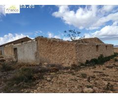 TERRENO CON CASA EN RUINAS