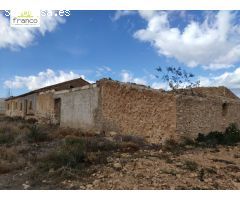 TERRENO CON CASA EN RUINAS