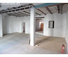 LOCAL COMERCIAL DE REFORMA RECIENTE CON SALIDA A DOS CALLES