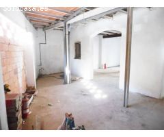 LOCAL COMERCIAL DE REFORMA RECIENTE CON SALIDA A DOS CALLES