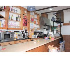 Bar en pleno funcionamiento
