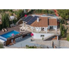 Villa de Lujo en Venta en Mijas Costa, Málaga