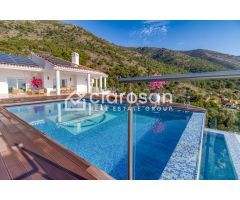 Villa de Lujo en Venta en Mijas Costa, Málaga