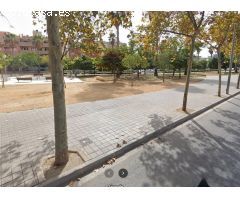 Local con mucho tránsito frente a parque