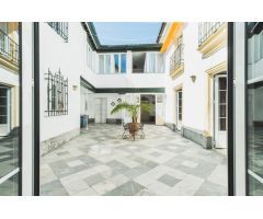 Preciosa casa con jardin y patio en centro jerez casco historico a dos minutos de Alameda Cristina