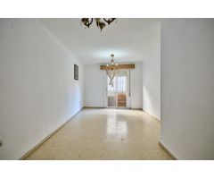 Centro en calle Idolos a un minuto de calle Porvera, vivienda con plaza de garaje y trastero