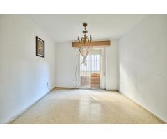 Centro en calle Idolos a un minuto de calle Porvera, vivienda con plaza de garaje y trastero
