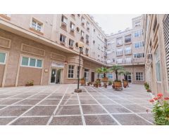 Calle Sevilla amplia vivienda de 4 dormitorios, 3 baños con plaza de garaje.