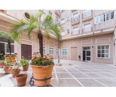 Calle Sevilla amplia vivienda de 4 dormitorios, 3 baños con plaza de garaje.