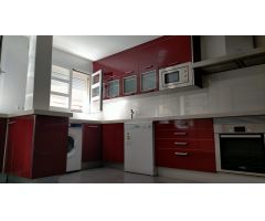Calle Sevilla amplia vivienda de 4 dormitorios, 3 baños con plaza de garaje.
