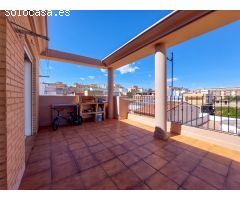 Amplia casa independiente con terraza y excelente ubicación en el Puerto de Sagunto.