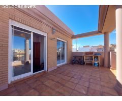 Amplia casa independiente con terraza y excelente ubicación en el Puerto de Sagunto.