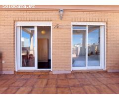 Amplia casa independiente con terraza y excelente ubicación en el Puerto de Sagunto.
