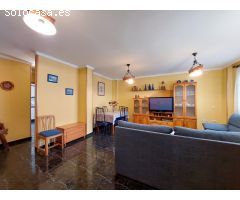 Amplia casa independiente con terraza y excelente ubicación en el Puerto de Sagunto.