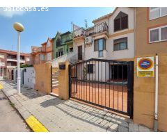 Descubre la vida en Torres Torres: Adosado en venta con todas las comodidades