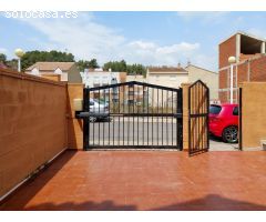 Descubre la vida en Torres Torres: Adosado en venta con todas las comodidades