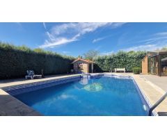 Chalet con piscina en venta en Las Villas de Nuevo Baztán