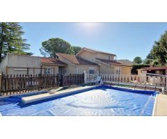 Chalet con piscina en Eurovillas