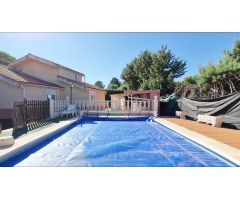 Chalet con piscina en Eurovillas