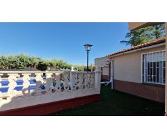 Chalet con piscina en Eurovillas
