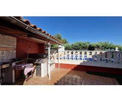 Chalet con piscina en Eurovillas