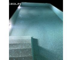 Chalet de una planta con piscina