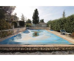 Se vende chalet con piscina en Las Villas de Nuevo Baztán