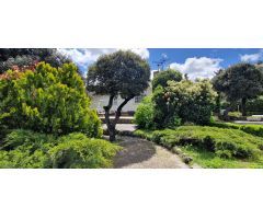 Chalet en venta con bonito jardín