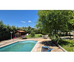 Chalet con gran garaje que ofrece muchas posibilidades.