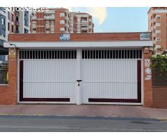 AMPLIA, BIEN UBICADA Y FUNCIONAL PLAZA DE GARAJE !!
