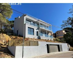Impresionante casa de nueva construcción con vistas al mar en Lloret de Mar - Costa Brava