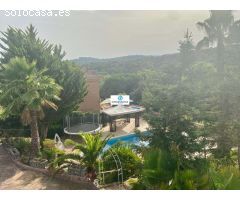 Exclusivo Chalet con 4000 m2 de Jardín y piscina privada en Lloret de Mar (Costa Brava)