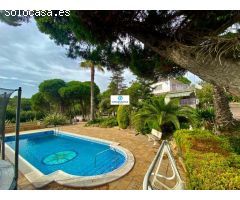 Exclusivo Chalet con 4000 m2 de Jardín y piscina privada en Lloret de Mar (Costa Brava)