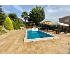 Exclusivo Chalet con 4000 m2 de Jardín y piscina privada en Lloret de Mar (Costa Brava)