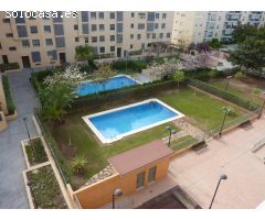Piso de alquiler en la Nueva Benicalap de tres habitaciones, dos baños, con piscina y garaje