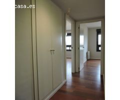 Piso de alquiler en la Nueva Benicalap de tres habitaciones, dos baños, con piscina y garaje