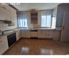 VENTA: Amplio y Luminoso Piso en el Corazón de Ponferrada