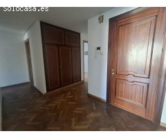 VENTA: Amplio y Luminoso Piso en el Corazón de Ponferrada