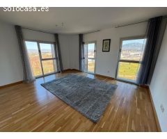 VENTA: Amplio y Luminoso Piso en La Rosaleda, Ponferrada