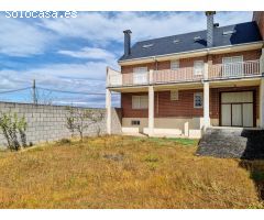 CASA CON TERRENO EN LA PLACA