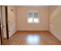 CASA CON TERRENO EN VILLAVERDE DE ARCAYOS