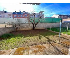 CASA CON TERRENO EN CAMPONARAYA