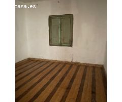 CASA CON PATIO PARA REFORMAR EN VILLADEPALOS