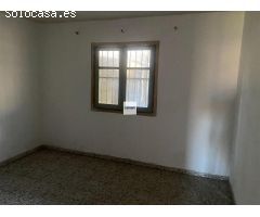 CASA CON PATIO PARA REFORMAR EN VILLADEPALOS