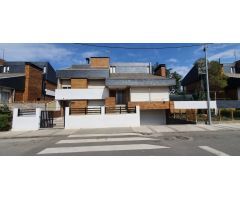 MARAVILLOSO CHALET CON JARDIN Y PISCINA EN EL BARCO DE VALDEORRAS