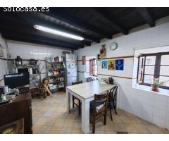 ENCATADORA CASA CON JARDÍN EN EL CORAZÓN DE LA NATURALEZA