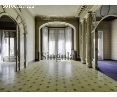 En venta la Casa Serra de Reus, un edificio residencial con estilo arquitectónico modernista.
