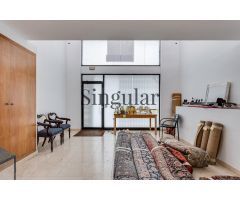 Amplio local comercial con terraza: Una oportunidad de inversión en el centro de Esplugues