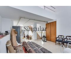 Amplio local comercial con terraza: Una oportunidad de inversión en el centro de Esplugues