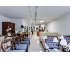 Amplio local comercial con terraza: Una oportunidad de inversión en el centro de Esplugues